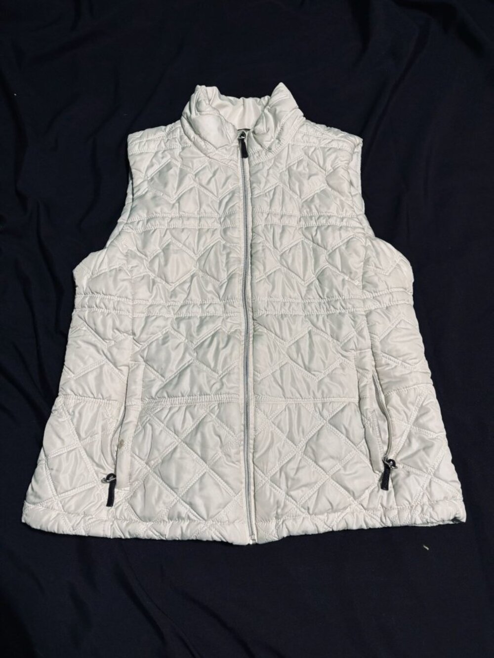 Quilted White Lightweight Puffer Vest With Zip Pockets & Adjustable Hem By Pulse